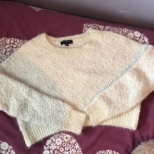 UO comfy cropped sweater 🐑💗